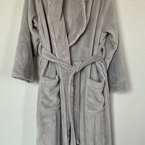 Pottery Barn women’s Gray Plush Robe Size L